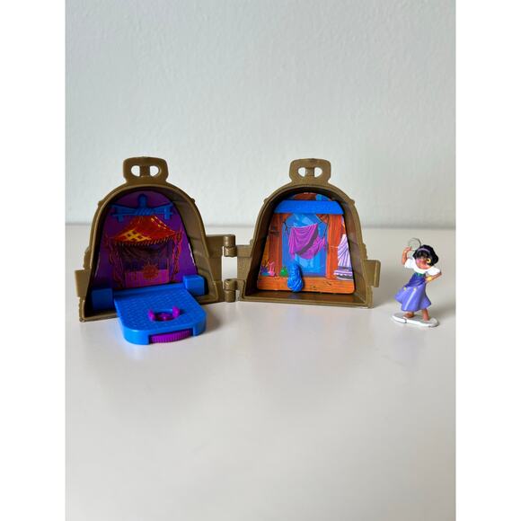 Vintage Polly Pocket Disney Hunchback of Notre Dame Locket with 1 Figure - Picture 2 of 7